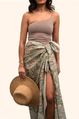 Anita Sarong